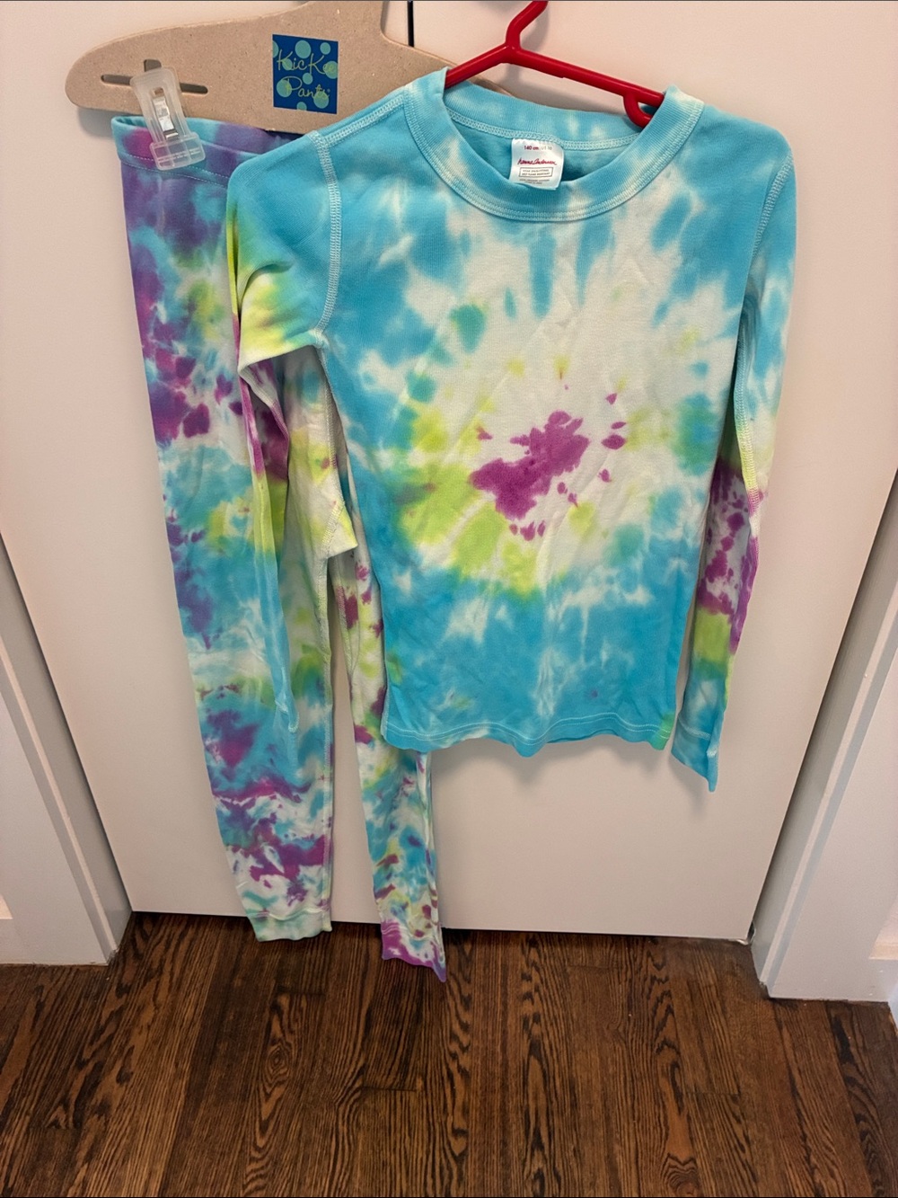 Hanna Andersson Tie-Dye Long Sleeve Top & Leggings in Blue, Purple, Green